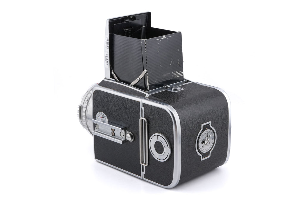 Hasselblad 1000F (8012) + 80mm f2.8 Tessar T Opton (OBTU / 8055) + 12 Film Magazine + Waist Level Finder (FUJUC)