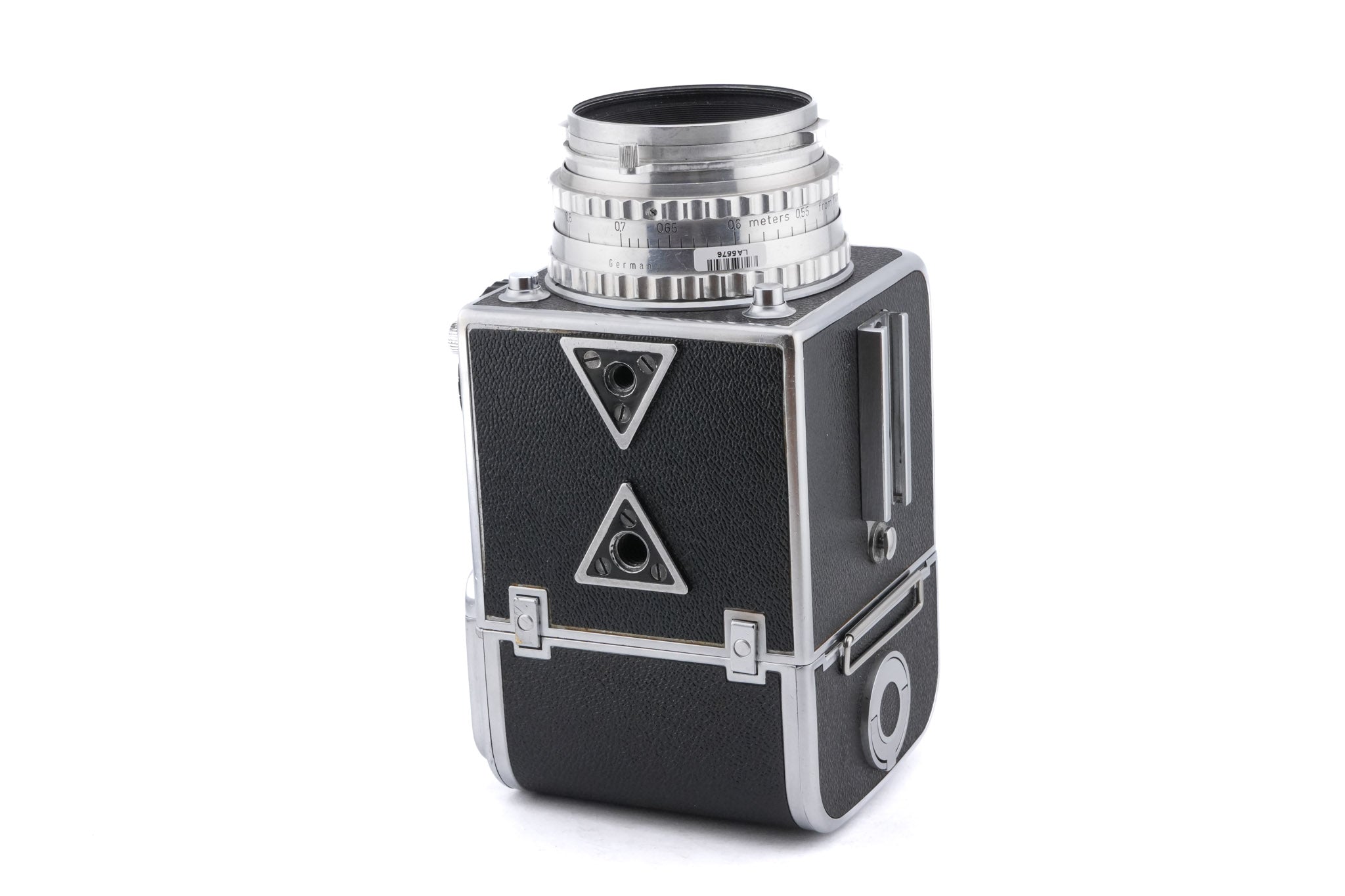 Hasselblad 1000F (8012) + 80mm f2.8 Tessar T Opton (OBTU / 8055) + 12 Film Magazine + Waist Level Finder (FUJUC)