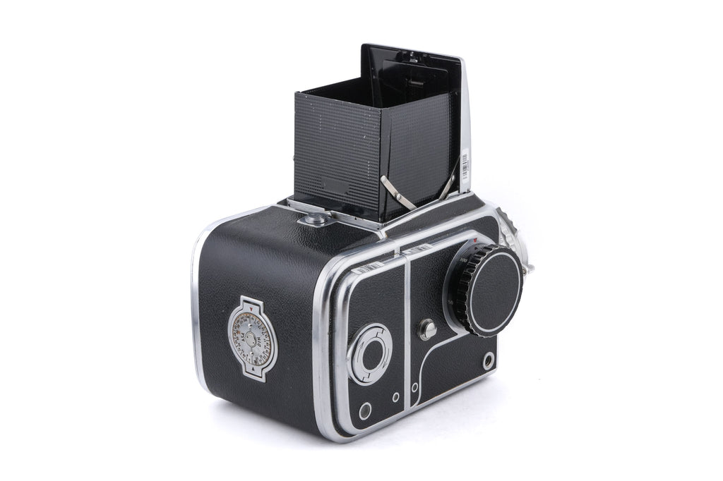 Hasselblad 1000F (8012) + Waist Level Finder (FUJUC) + 80mm f2.8 Tessar T Opton (OBTU / 8055) + 12 Film Magazine