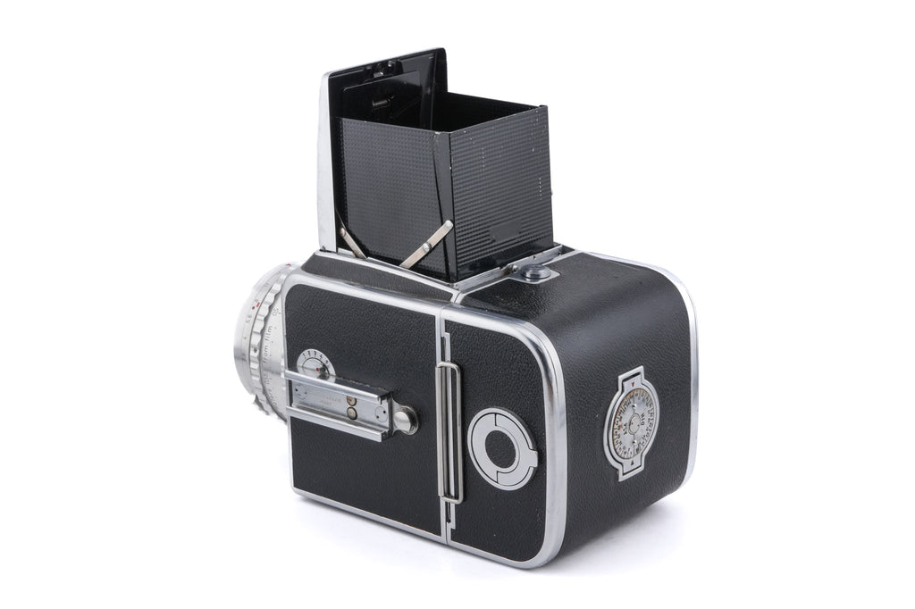 Hasselblad 1000F (8012) + Waist Level Finder (FUJUC) + 80mm f2.8 Tessar T Opton (OBTU / 8055) + 12 Film Magazine