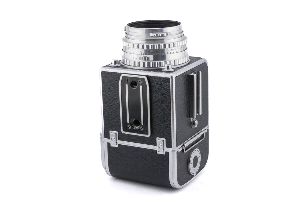 Hasselblad 1000F (8012) + Waist Level Finder (FUJUC) + 80mm f2.8 Tessar T Opton (OBTU / 8055) + 12 Film Magazine