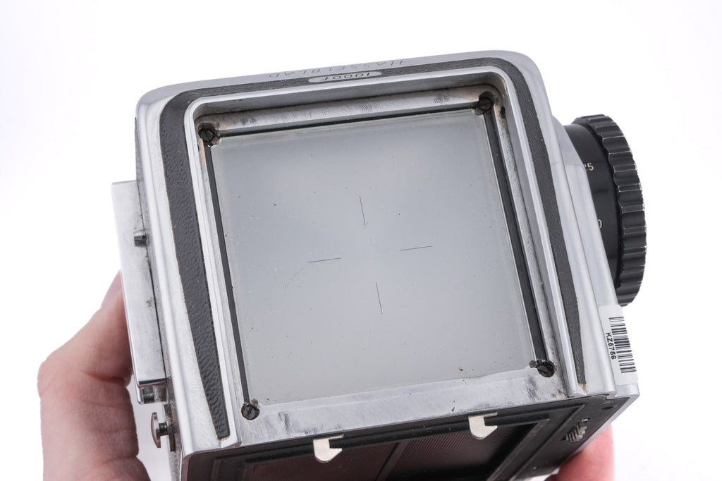 Hasselblad 1000F (8012) + Waist Level Finder (FUJUC) + 80mm f2.8 Tessar T Opton (OBTU / 8055) + 12 Film Magazine