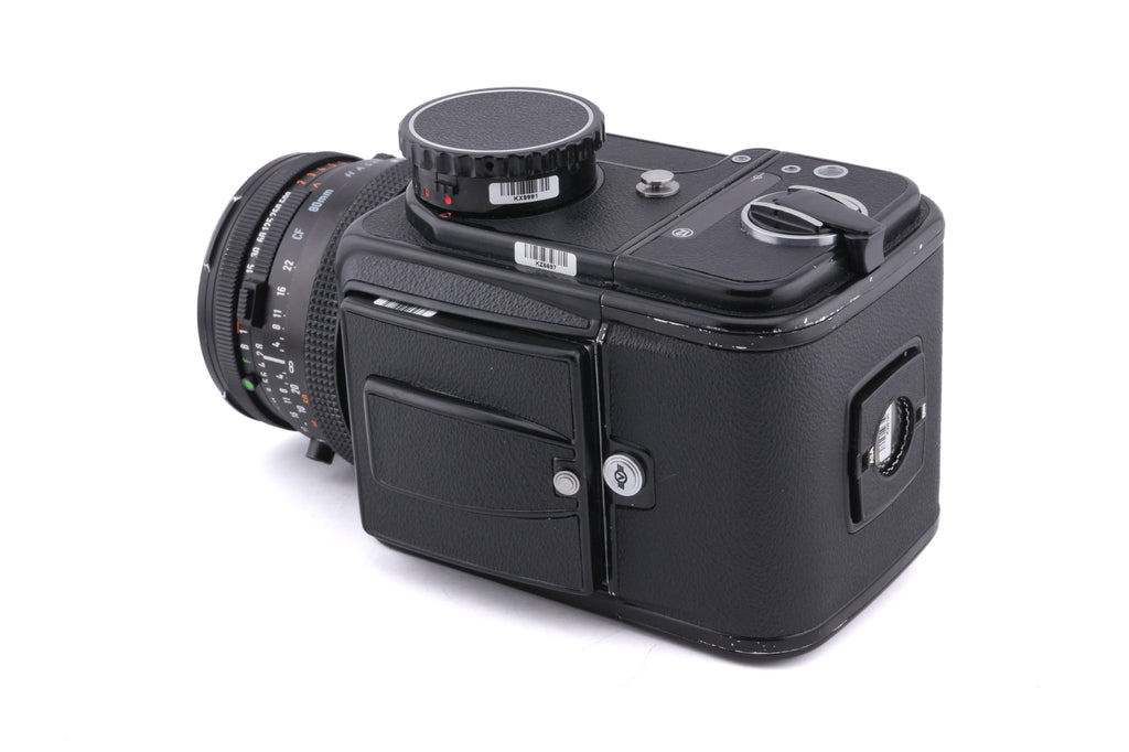 Hasselblad 500C/M (Black, 10170) + 80mm f2.8 Planar T* CF (20029) + Waist Level Finder (Old / Black, 42277) + Standard Winding Knob (44024) + A12 Film Magazine (Black, 30147) + Standard Focusing Screen (42161)