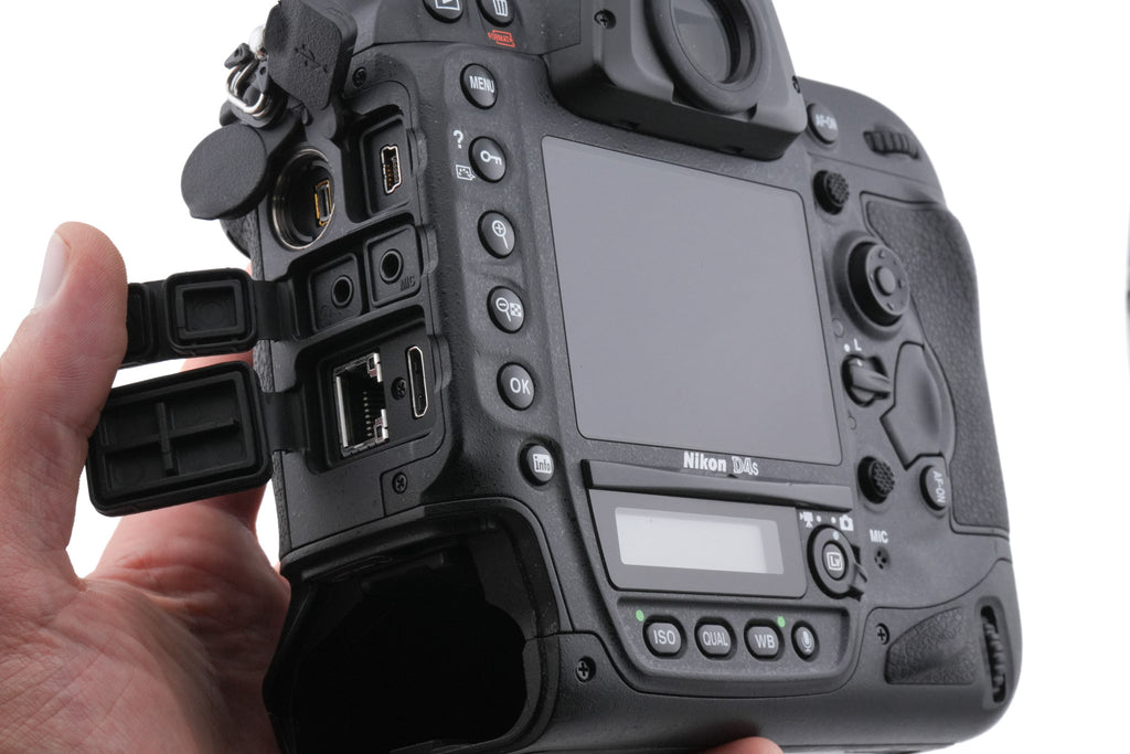 Nikon D4S