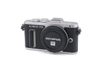 Olympus PEN E-PL8 + FL-LM1 Flash