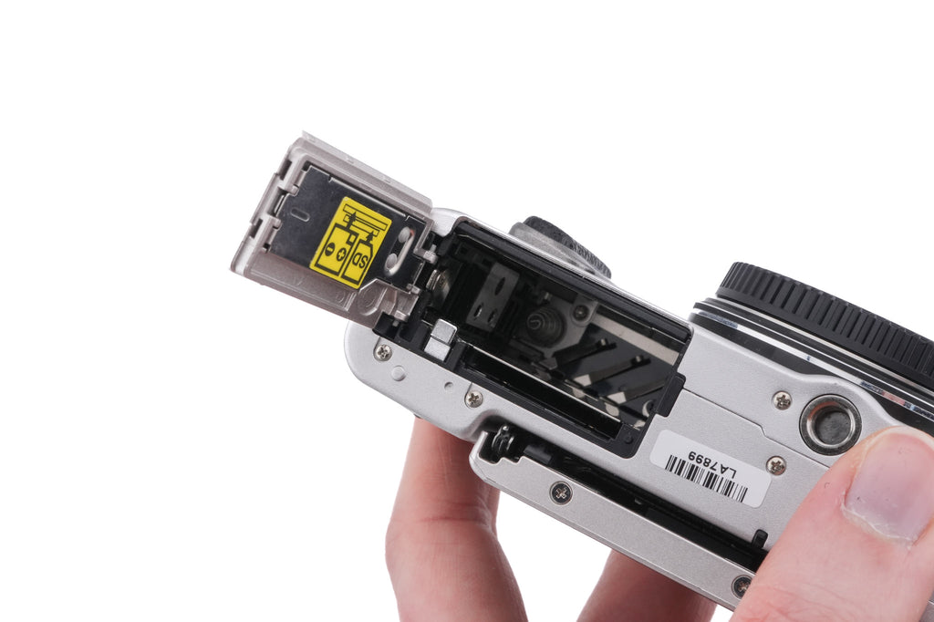 Olympus PEN E-PL8 + FL-LM1 Flash