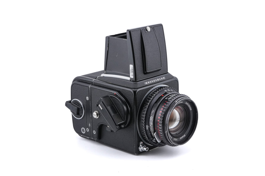 Hasselblad 500C/M (Black, 10170) + A12 Film Magazine (Black, 30147) + Acute Matte Focusing Screen (42165) + Waist Level Finder (Old / Black, 42277) + 80mm f2.8 Planar T* C (Black, 20028)