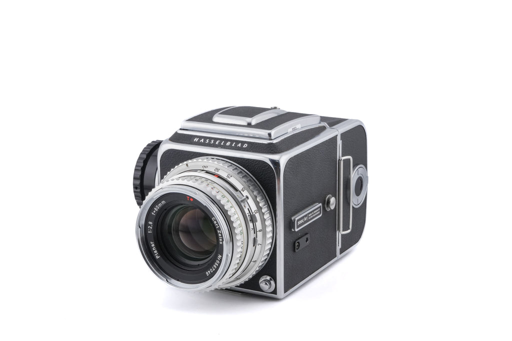 Hasselblad 500C/M (Silver, 10026) + Waist Level Finder (Old / Silver, 42021) + Focusing Screen with Split-Image Rangefinder (42188) + 80mm f2.8 Planar T* C (Silver, 20028) + A12 Film Magazine (Silver, 30074)