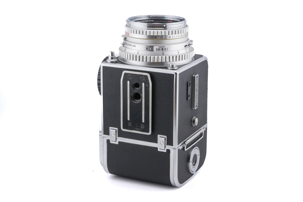 Hasselblad 500C/M (Silver, 10026) + Waist Level Finder (Old / Silver, 42021) + Focusing Screen with Split-Image Rangefinder (42188) + 80mm f2.8 Planar T* C (Silver, 20028) + A12 Film Magazine (Silver, 30074)