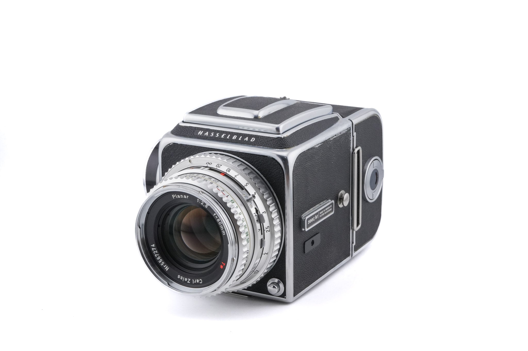 Hasselblad 500C/M (Silver, 10026) + 80mm f2.8 Planar T* C (Silver, 20028) + Waist Level Finder (Old / Silver, 42021) + Standard Focusing Screen (42161) + A12 Film Magazine (Silver, 30074)