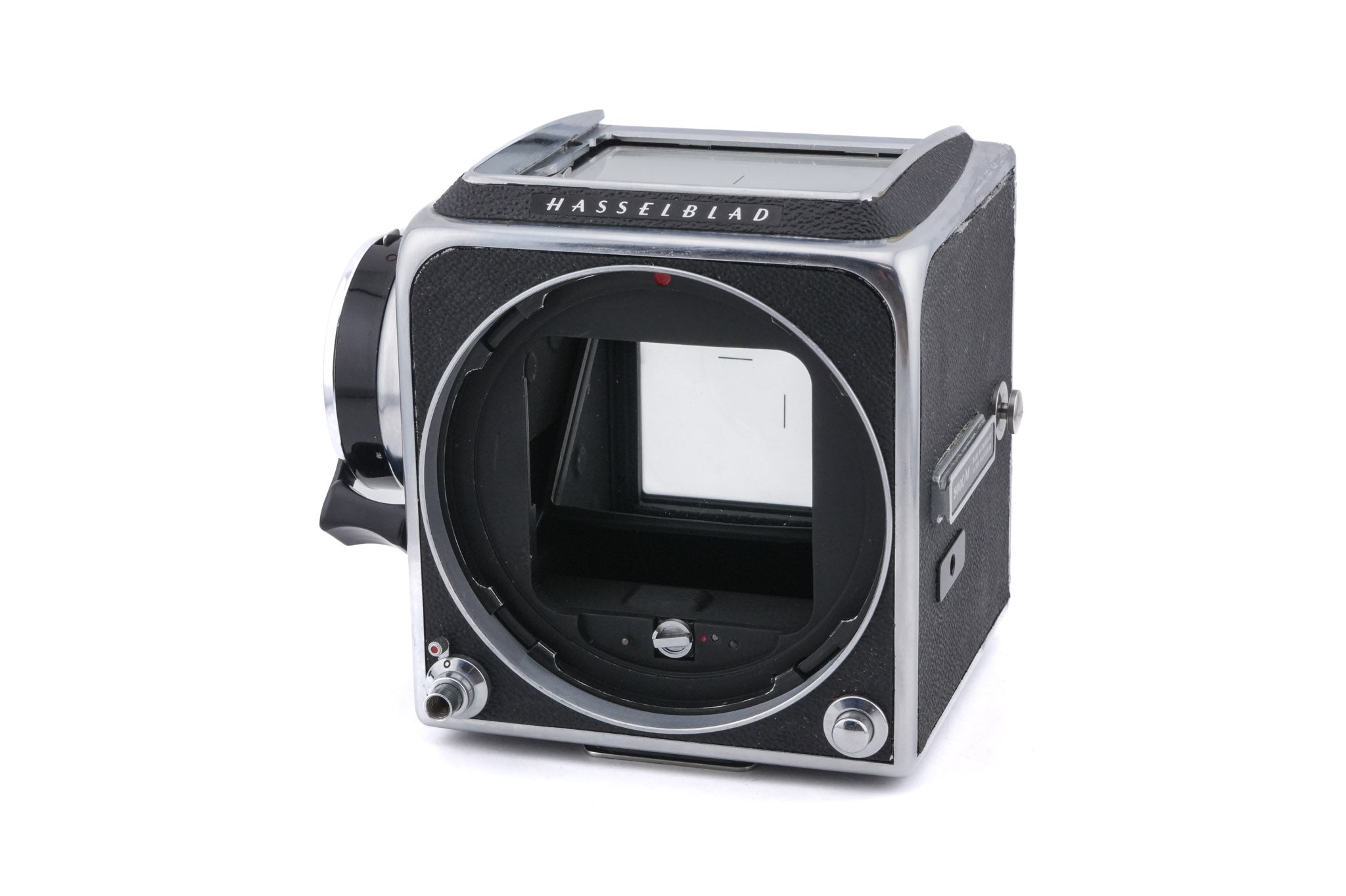 Hasselblad 500C/M (Silver, 10026) + 80mm f2.8 Planar T* C (Silver, 20028) + Waist Level Finder (Old / Silver, 42021) + Standard Focusing Screen (42161) + A12 Film Magazine (Silver, 30074)