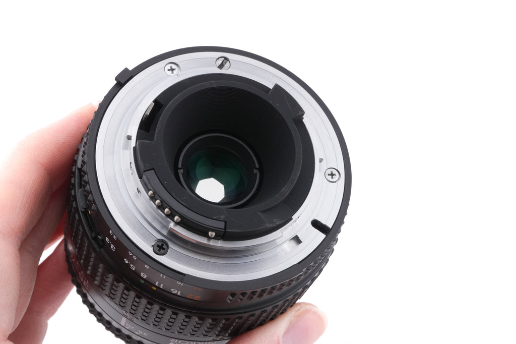 Nikon 35-70mm f3.3-4.5 AF Nikkor II