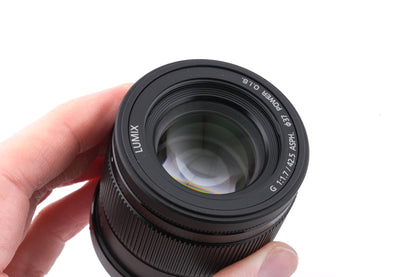 Panasonic 42.5mm f1.7 Lumix G ASPH. Power O.I.S. (H-HS043)