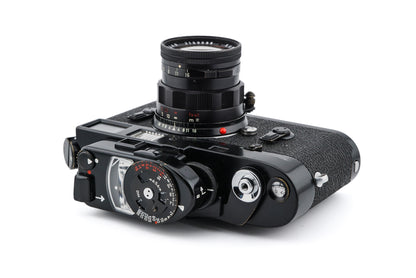 Top view of 1967 leica M4 black paint with matching Meter MR and summicron lens