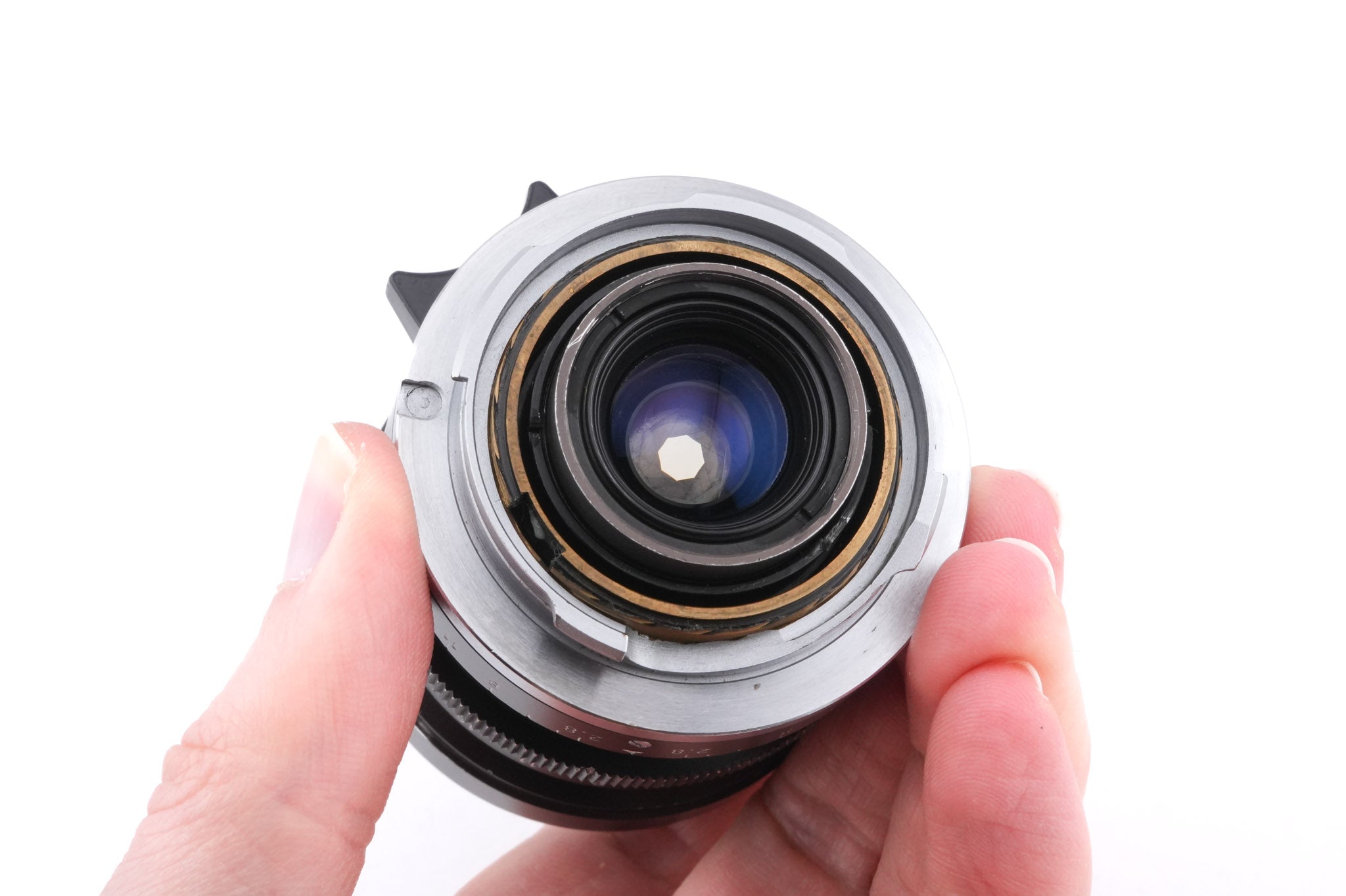 Leica 28mm f2.8 Elmarit (Type II) (11802) + Lens Hood (21mm f3.4 / 28mm f2.8) (12501)