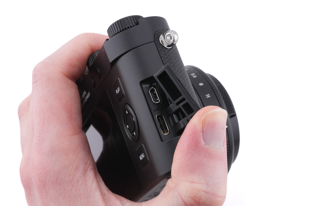 Leica D-Lux 8 + CF D Flash