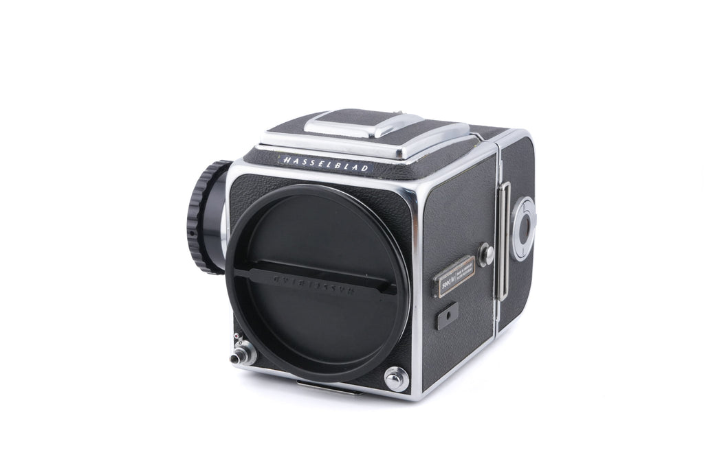 Hasselblad 500C/M (Silver, 10026) + Standard Focusing Screen (42161) + Standard Winding Knob (44024) + A12 Film Magazine (Silver, 30074) + Waist Level Finder (Old / Silver, 42021)