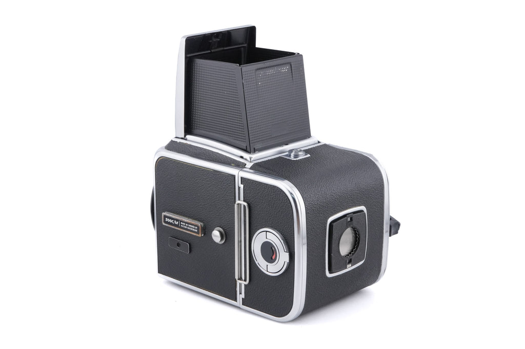 Hasselblad 500C/M (Silver, 10026) + Standard Focusing Screen (42161) + Standard Winding Knob (44024) + A12 Film Magazine (Silver, 30074) + Waist Level Finder (Old / Silver, 42021)