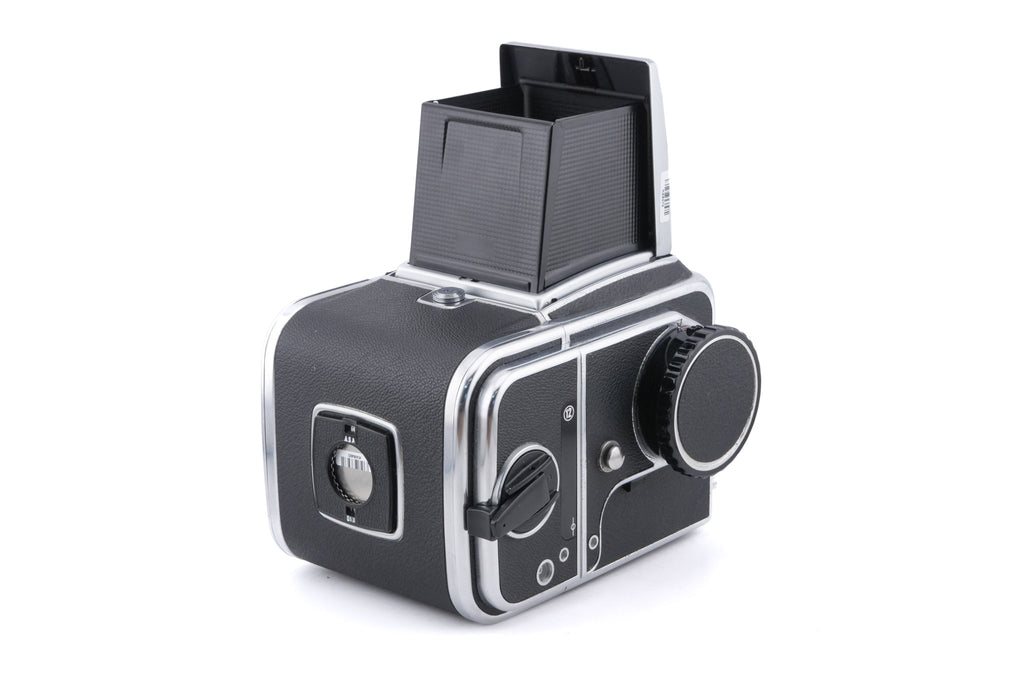 Hasselblad 500C/M (Silver, 10026) + Standard Winding Knob (44024) + Waist Level Finder (Old / Silver, 42021) + A12 Film Magazine (Silver, 30074) + Standard Focusing Screen (42161)