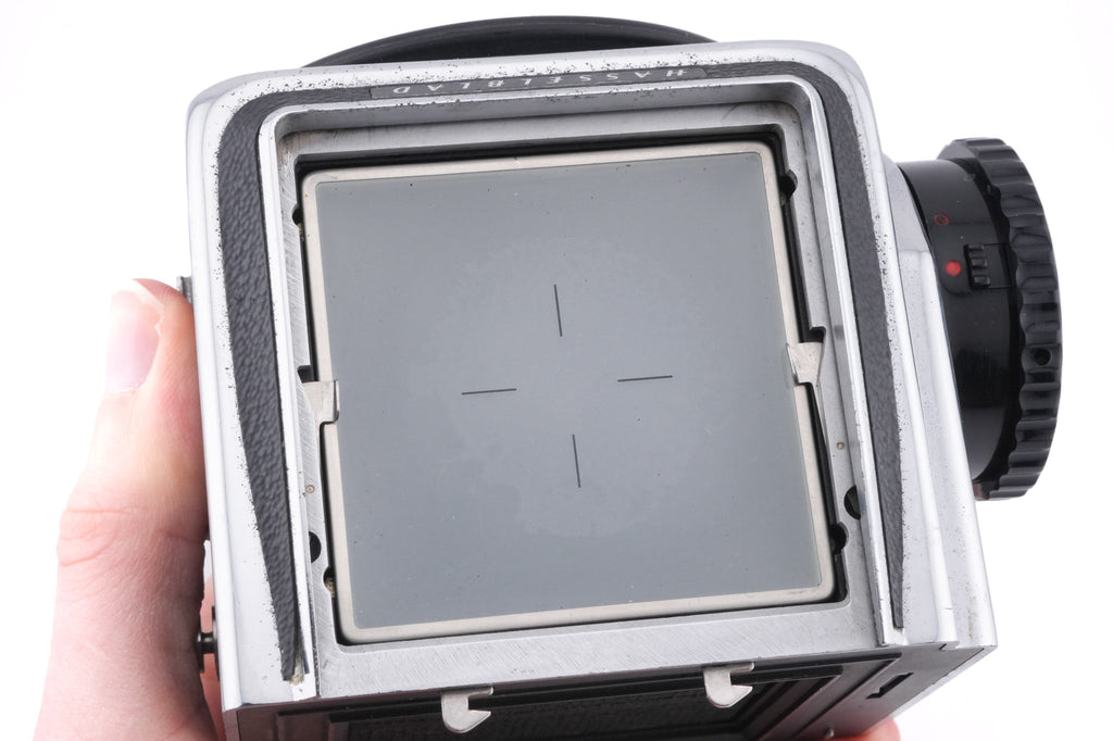 Hasselblad 500C/M (Silver, 10026) + Standard Winding Knob (44024) + Waist Level Finder (Old / Silver, 42021) + A12 Film Magazine (Silver, 30074) + Standard Focusing Screen (42161)