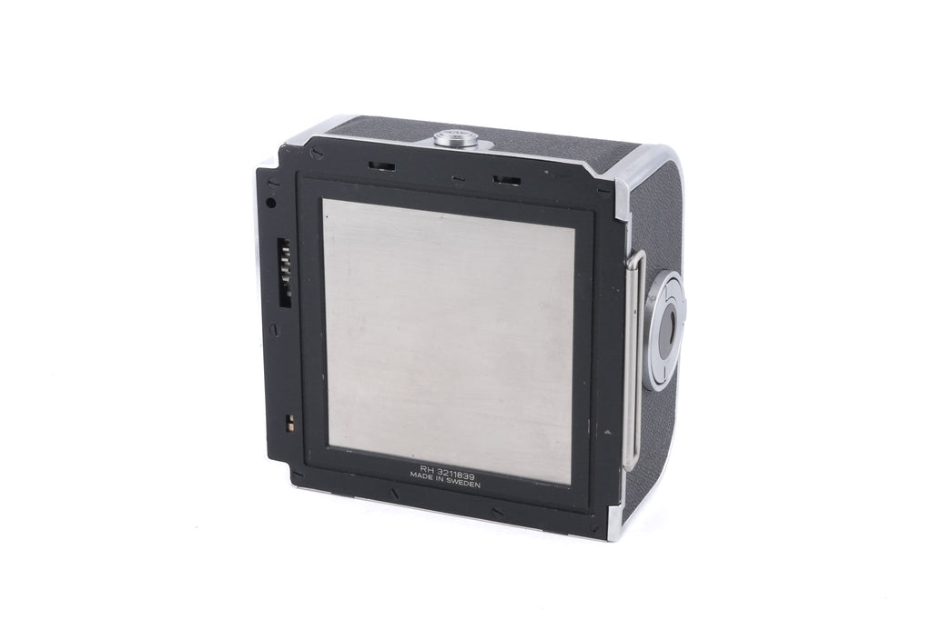 Hasselblad 500C/M (Silver, 10026) + Standard Winding Knob (44024) + Waist Level Finder (Old / Silver, 42021) + A12 Film Magazine (Silver, 30074) + Standard Focusing Screen (42161)