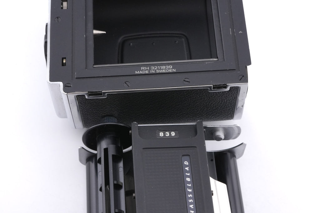 Hasselblad 500C/M (Silver, 10026) + Standard Winding Knob (44024) + Waist Level Finder (Old / Silver, 42021) + A12 Film Magazine (Silver, 30074) + Standard Focusing Screen (42161)