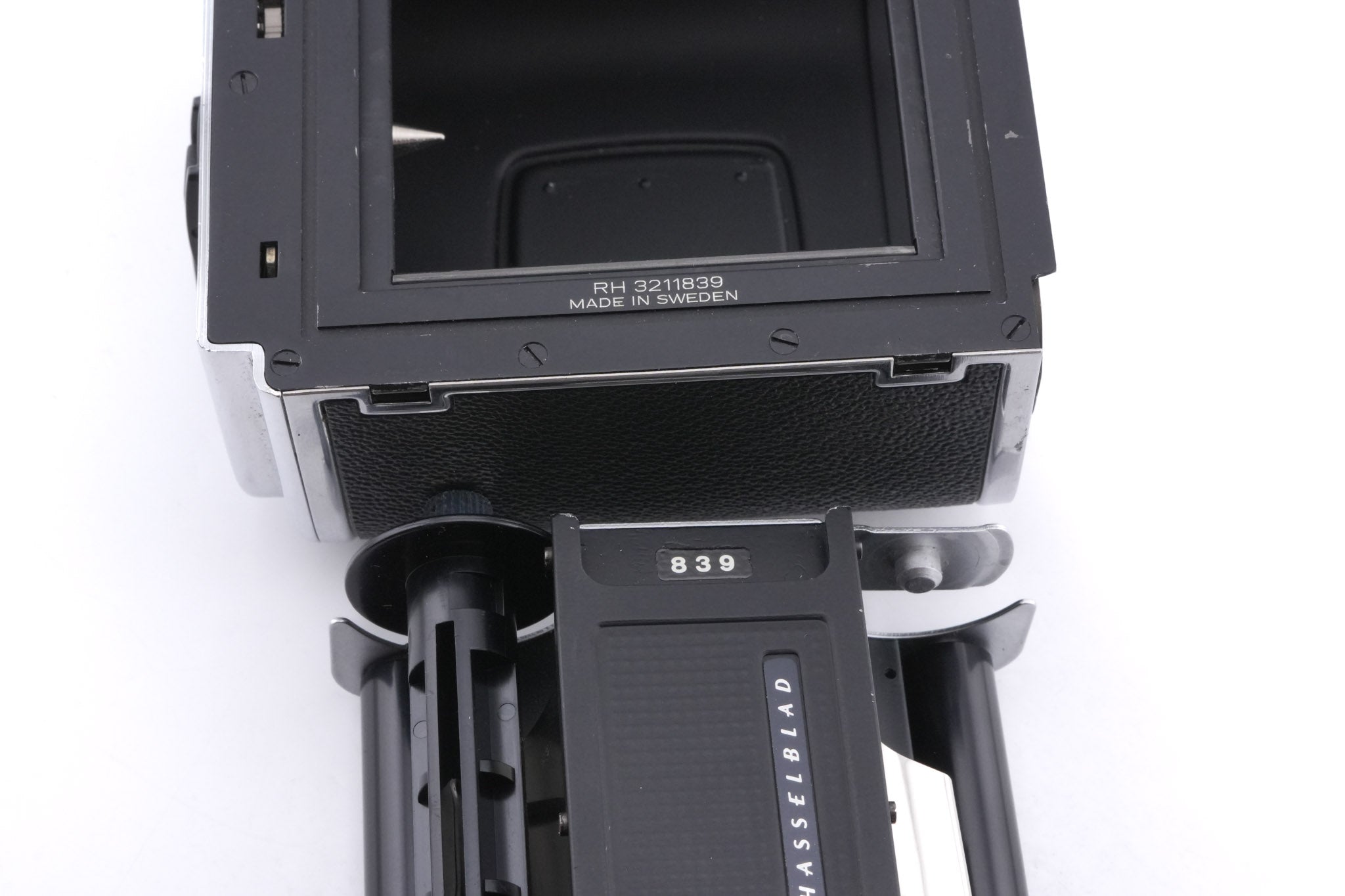 Hasselblad 500C/M (Silver, 10026) + Standard Winding Knob (44024) + Waist Level Finder (Old / Silver, 42021) + A12 Film Magazine (Silver, 30074) + Standard Focusing Screen (42161)