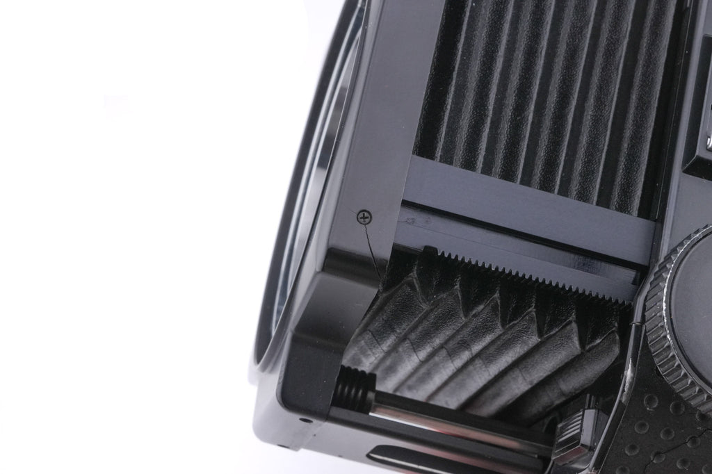 Mamiya RZ67 Professional + 120 6x7 Roll Film Holder Professional + Waist Level Finder + Type A3 Focusing Screen