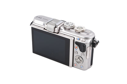 Olympus PEN E-PL8 + FL-LM1 Flash