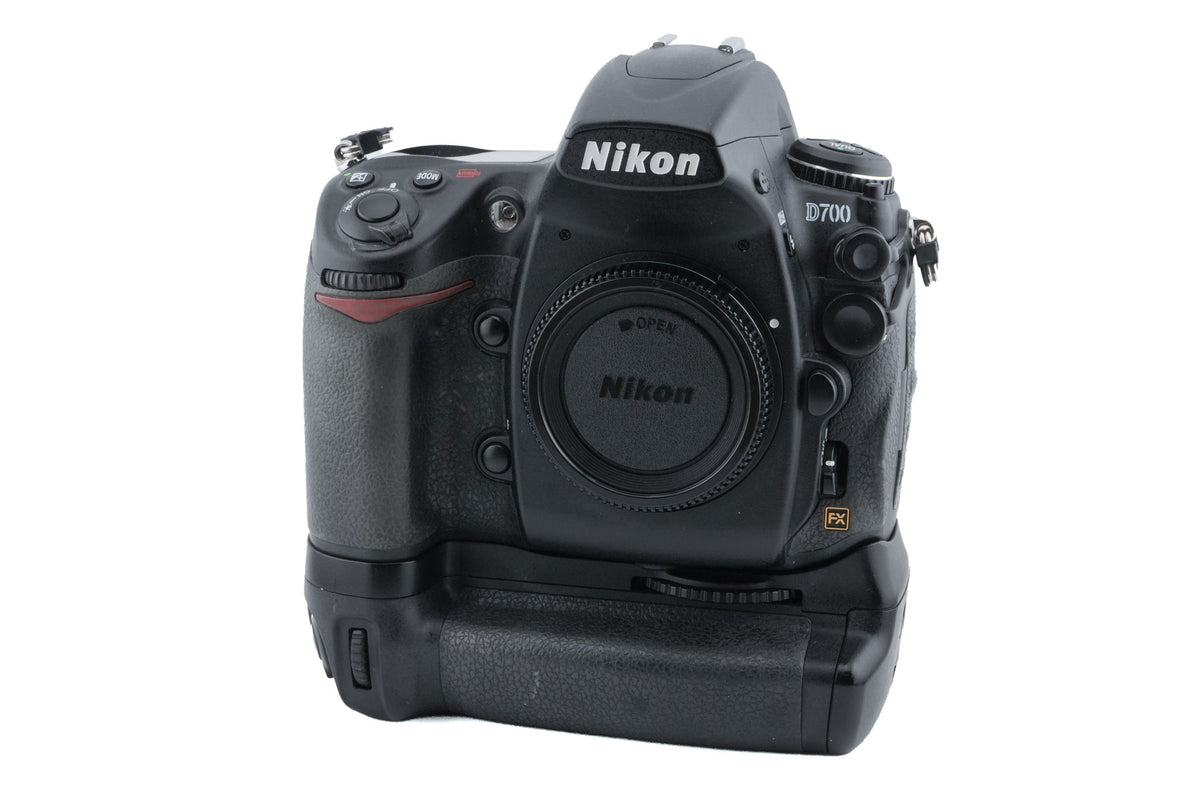 Nikon D700 + MB-D10 Multi-Power Battery Pack