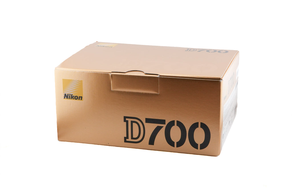 Nikon D700 + MB-D10 Multi-Power Battery Pack