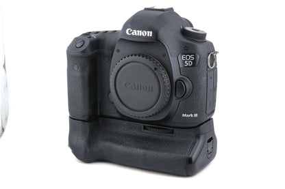 Canon EOS 5D Mark III + BG-E11 Battery Grip