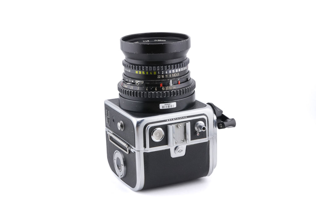 Hasselblad Super Wide C (SWC) (Silver, 10049) + SWC Viewfinder (52035/TISOC) + A12 Film Magazine (Silver, 30074)