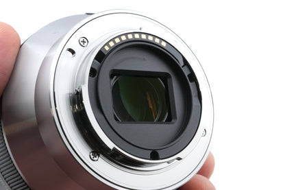 Sony 18-200mm f3.5-6.3 OSS