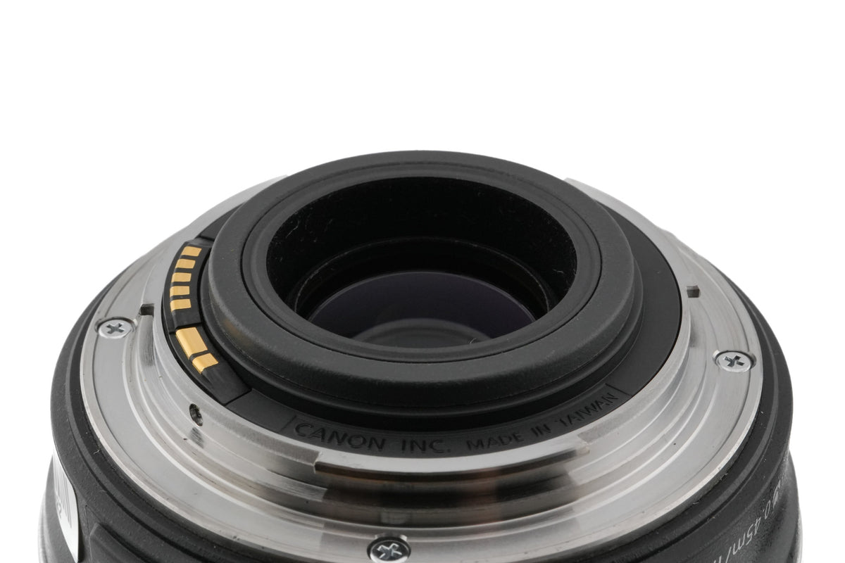 Canon 18-200mm f3.5-5.6 IS