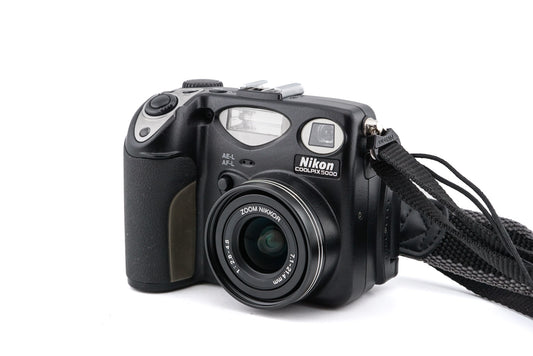 Nikon Coolpix 5000 - Camera