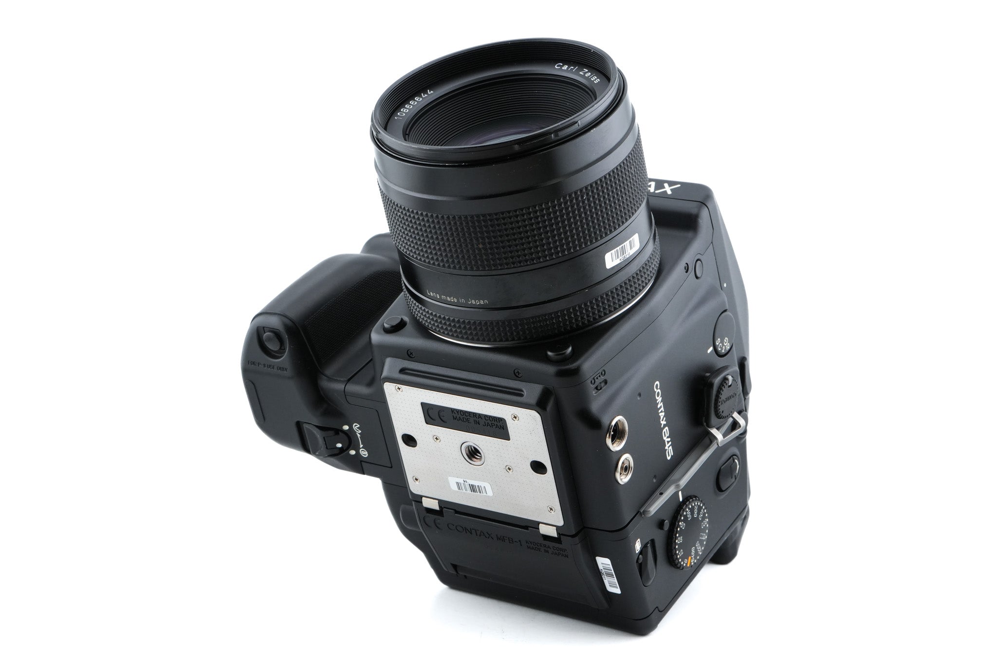 Contax 645 + MF-1 AE Prism Finder + MFB-1 120/220 Film Back Holder + 80mm f2 Planar T*