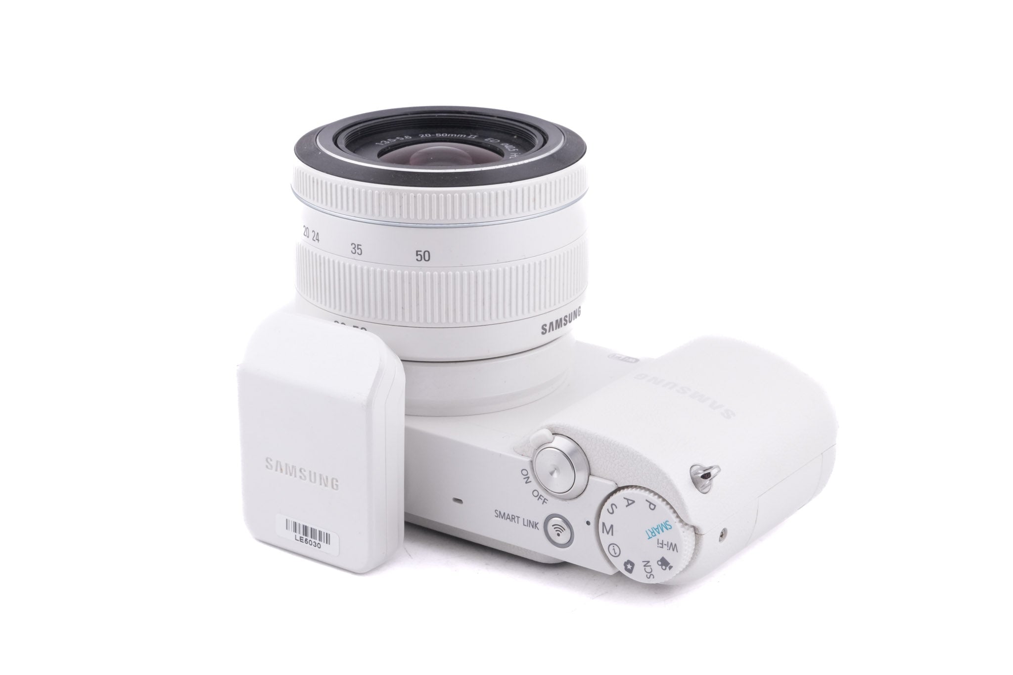 Samsung NX1100 + 20-50mm f3.5-5.6 II ED i-Function + SEF8A Flash