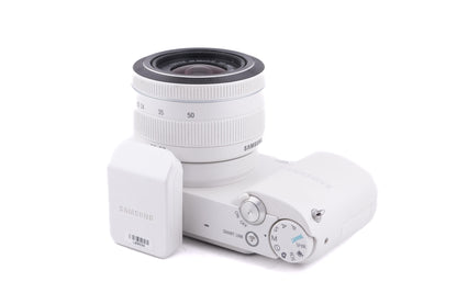 Samsung NX1100 + 20-50mm f3.5-5.6 II ED i-Function + SEF8A Flash