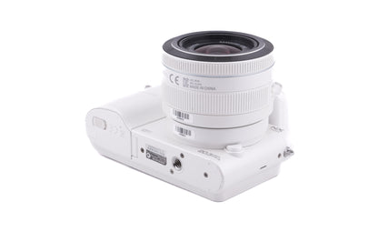 Samsung NX1100 + 20-50mm f3.5-5.6 II ED i-Function + SEF8A Flash