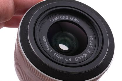 Samsung NX1100 + 20-50mm f3.5-5.6 II ED i-Function + SEF8A Flash