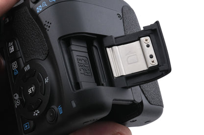 Canon EOS 550D + BG-E8 Battery Grip
