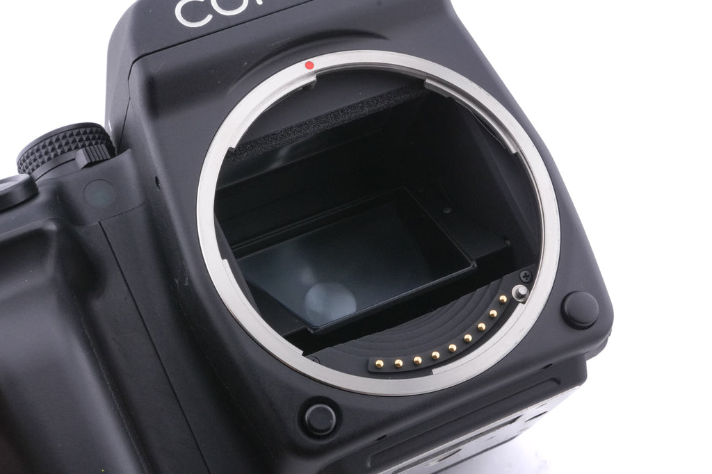 Contax 645 + 80mm f2 Planar T* + MF-1 AE Prism Finder + MFB-1 120/220 Film Back Holder
