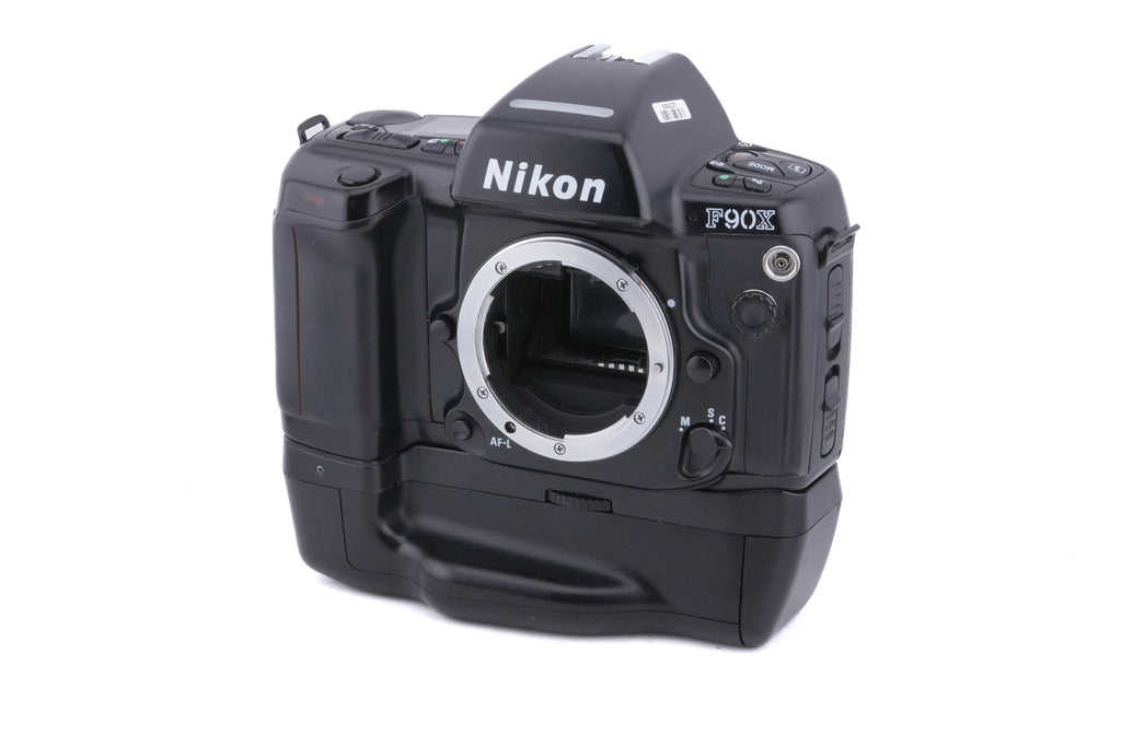 Nikon F90X + MB-10 Battery Pack
