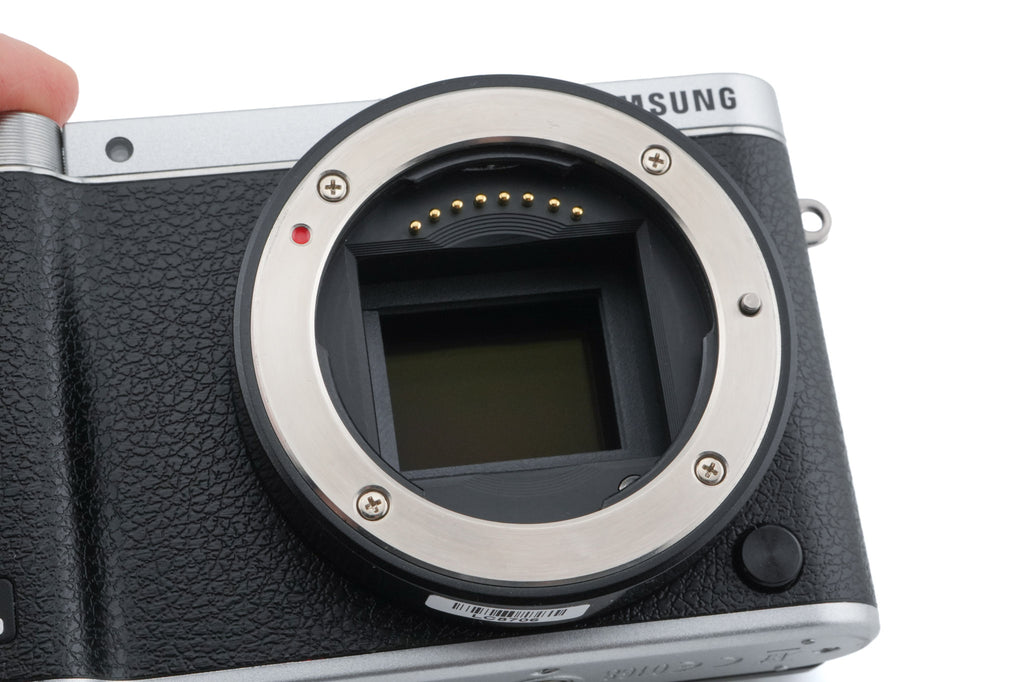 Samsung NX3000 (IR Converted) + 18-55mm f3.5-5.6 III OIS i-Function