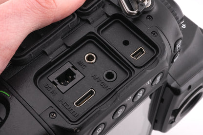 Nikon D3S + MH-22 Quick Charger