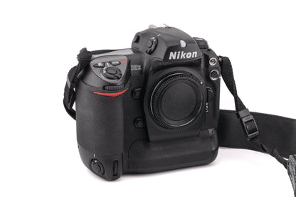 Nikon D2x + MH-21 Quick Charger