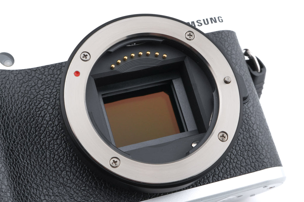 Samsung NX300 + 18-55mm f3.5-5.6 III OIS i-Function