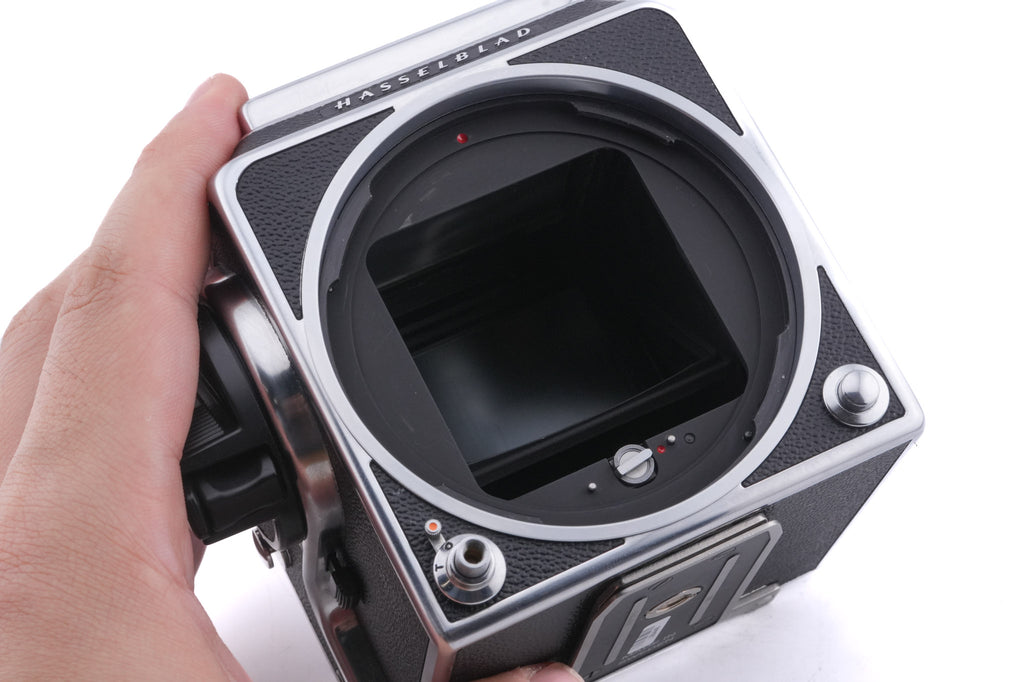 Hasselblad 500C/M (Silver, 10026) + 80mm f2.8 Planar T* C (Black, 20028) + Waist Level Finder (New / Chrome, 42315) + A12N Film Magazine + Acute Matte Focusing Screen (42165)