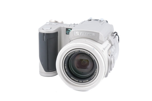 Fujifilm FinePix 4900 Zoom - Camera